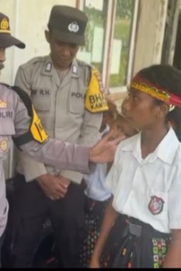 Polisi Menyapa Pelosok di Hardiknas, Buku Jadi Jembatan Harapan